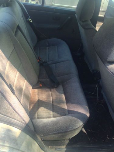 VW Jetta GL 1987 extremely reliable white 4 dr. fair condition daily driver, image 2