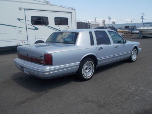 1994 Lincoln Town Car No Reserve, image 2
