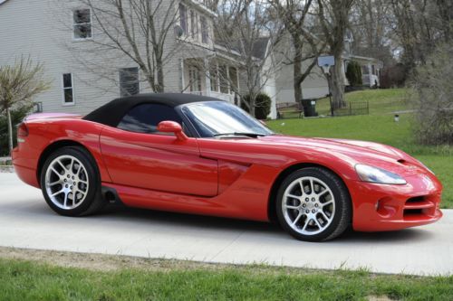 Showroom clean 2003 dodge viper srt-10