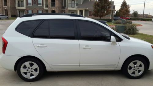 2009 kia rondo lx wagon 4-door 2.4l white very clean 62k miles