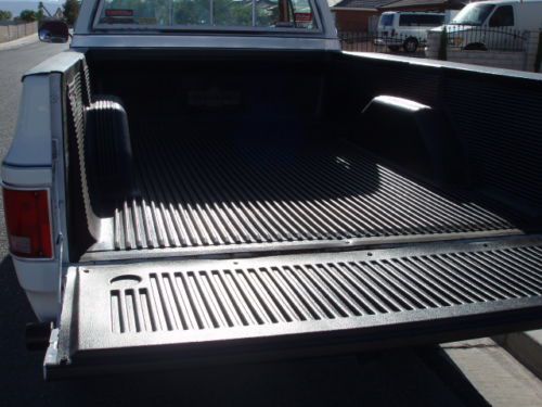 1977 Chevrolet Cheyenne C-20 3/4 Ton 4x4 350 4-Speed NO RESERVE!, image 8