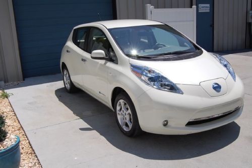 2011 nissan leaf sl electric sedan nav 011