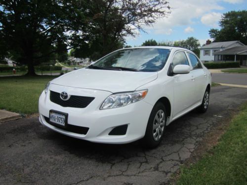 2010 toyota corolla le // miles: 27,292 // like new!!