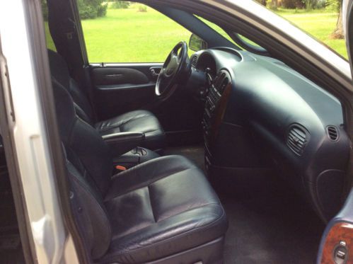 2002 CHRYSLER TOWN AND COUNTRY LIMITED GOOD CONDITION, image 1