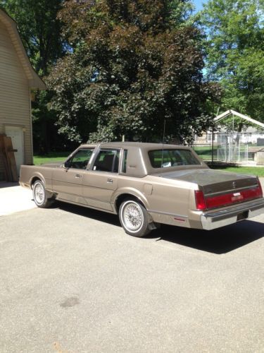 1986 lincoln town car signature sedan 4-door 5.0l