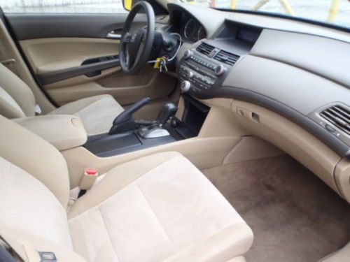 2010 Honda Accord LX Sedan 4-Door 2.4L, image 2
