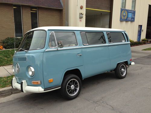 1970 volkswagen bus type 2 transporter deluxe