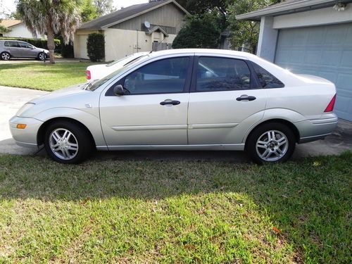 2002 ford focus se 4 door, automatic transmission cold a/c. needs an engine. fl