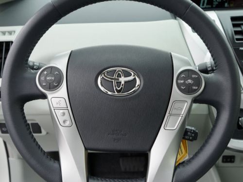 2013 toyota prius v five