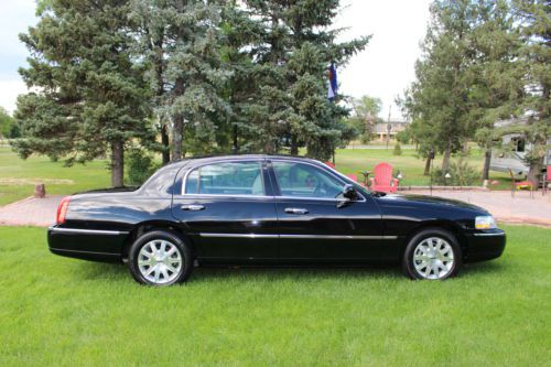 2011 Lincoln Town Car Signature Limited 36,800 miles IMMACULATE condition LIMO, image 2