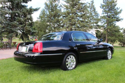 2011 Lincoln Town Car Signature Limited 36,800 miles IMMACULATE condition LIMO, image 3