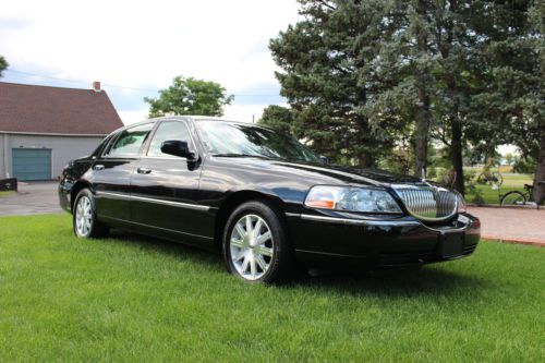 2011 Lincoln Town Car Signature Limited 36,800 miles IMMACULATE condition LIMO, image 4