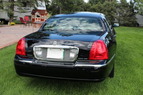 2011 Lincoln Town Car Signature Limited 36,800 miles IMMACULATE condition LIMO, image 5