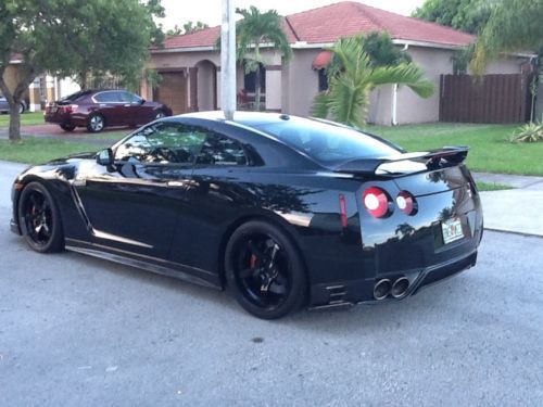 Nissan GTR Black 2012