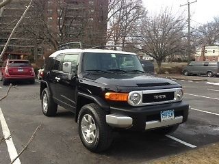 2008 toyota fj cruiser base sport utility 4-door 4.0l black with white top