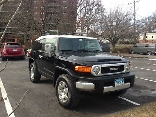 2008 toyota fj cruiser base sport utility 4-door 4.0l black with white top