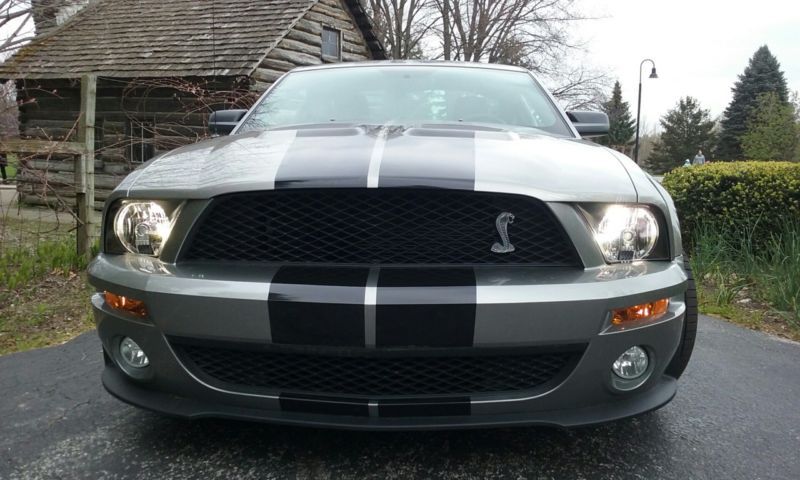 2009 ford mustang split