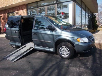 Vmi northstar side entry handicap accessible wheelchair van - clean carfax