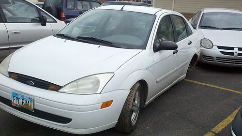 2000 ford focus no key no back wheel no idea if it runs or not