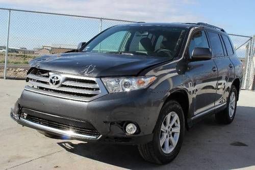 2012 toyota highlander damaged fixer with only 13k miles runs! rear view camera!