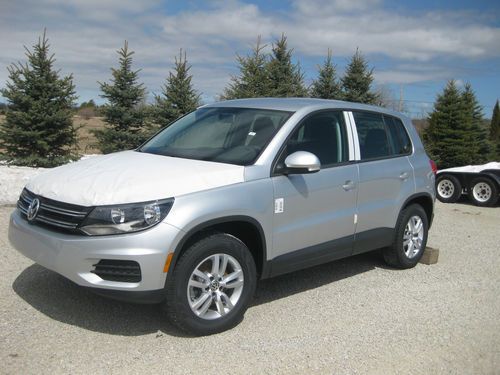 2013 volkswagen tiguan, 15 miles!!  flood damage. no reserve