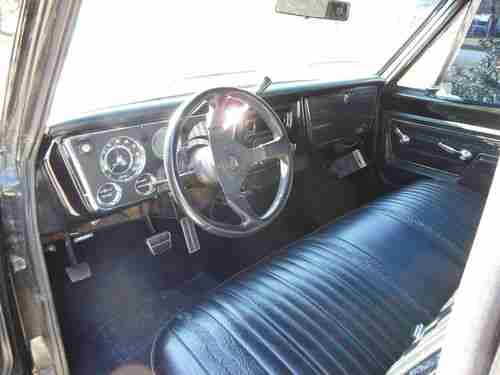 1972 Classic Chevrolet Cheyenne Black on Black, 3/4 ton long bed pick up, image 9