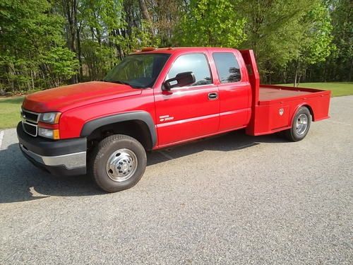 2006 chevrolet 3500 flatbed four door with gooseneck ball