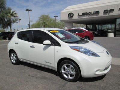 2011 WHITE NAVIGATION MILES:12K HATCHBACK, image 2