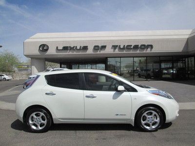 2011 WHITE NAVIGATION MILES:12K HATCHBACK, image 3