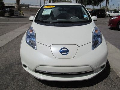 2011 WHITE NAVIGATION MILES:12K HATCHBACK, image 5