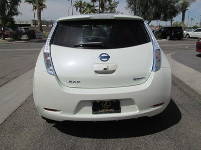 2011 WHITE NAVIGATION MILES:12K HATCHBACK, image 6