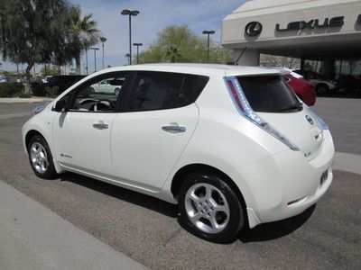 2011 WHITE NAVIGATION MILES:12K HATCHBACK, image 7