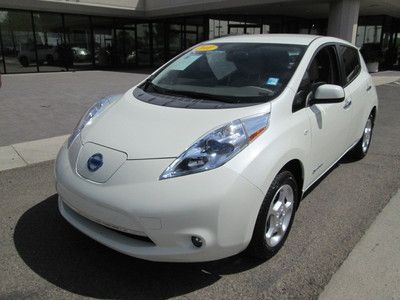 2011 WHITE NAVIGATION MILES:12K HATCHBACK, image 8