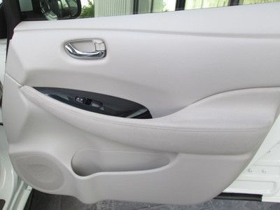 2011 WHITE NAVIGATION MILES:12K HATCHBACK, image 15