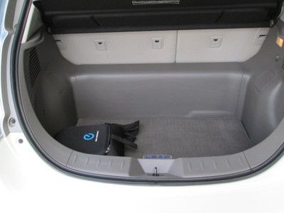 2011 WHITE NAVIGATION MILES:12K HATCHBACK, image 19