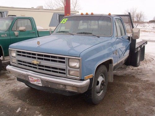 1985 blue chevrolete c30 regular cab propane motor flatbed