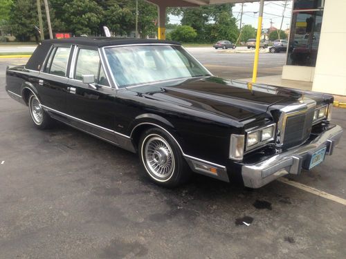 1989 lincoln town car "the lincoln lawyer"