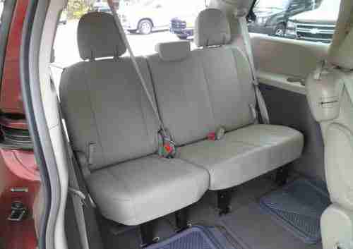2011 Toyota Sienna XLE, image 4