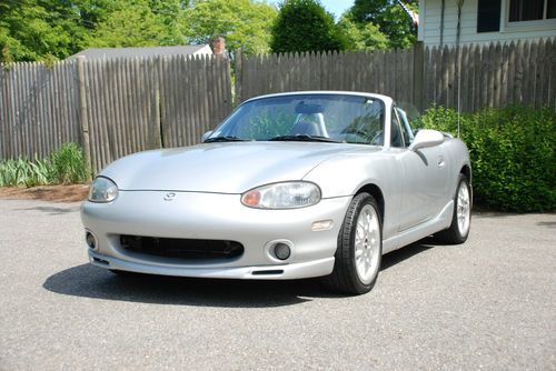 2000 mazda miata, one family owner, custom leather, racing beat, borla,under 25k