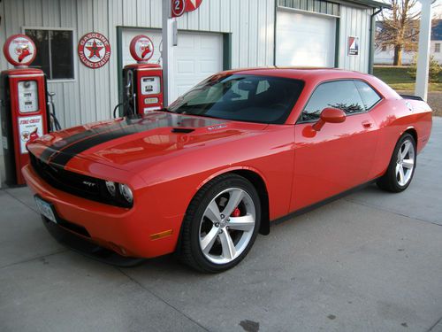 2009 dodge challenger srt-8, 6-speed, like new, low miles, lots of extras!