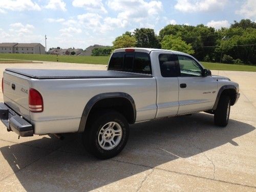 2002 dodge dakota sxt club cab 4x4. 3.9l v6 engine