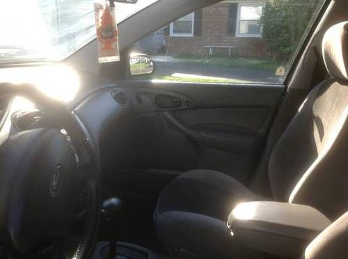 2002 Ford Focus ZX5 Hatchback--Clean Inside and Out, image 3