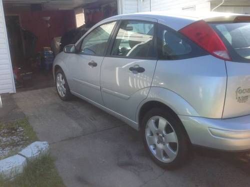 2002 Ford Focus ZX5 Hatchback--Clean Inside and Out, image 4