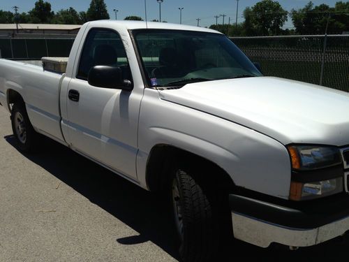 2006 Chevrolet Silverado 1500 WT Standard Cab Pickup 2-Door 4.8L, image 5