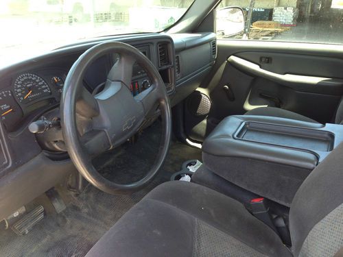 2006 Chevrolet Silverado 1500 WT Standard Cab Pickup 2-Door 4.8L, image 9