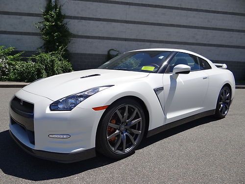 Brand new! never titled gtr premium $104,000 msrp