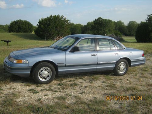 1992 ford crown victoria lx sedan 4-door 4.6l