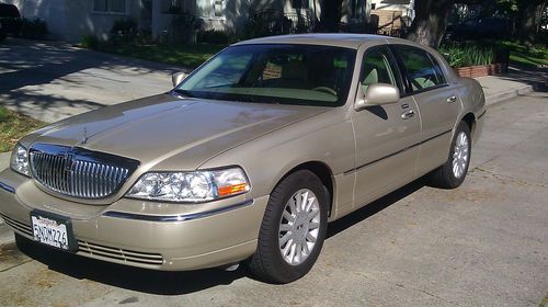 2005 lincoln town car signature sedan 4-door 4.6l