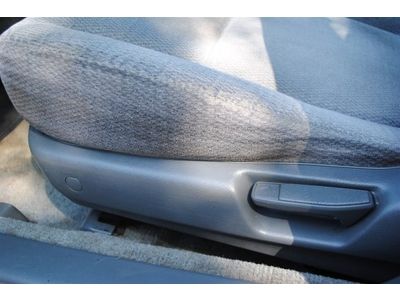 LX Manual 2.2L Front Wheel Drive Wheel Covers Steel Wheels Power Steering A/C, image 50