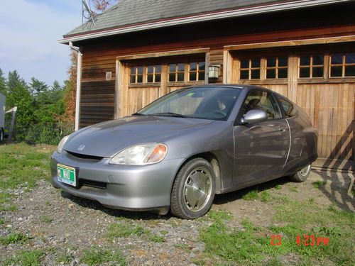 Honda insight 2000, 5 speed manual, ac, new better battery, like new